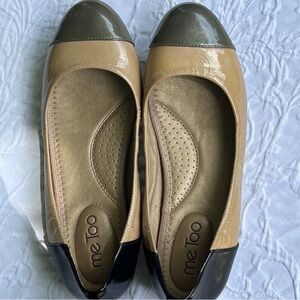 Me Too two tone leather slip on shoes, womens 7, black and tan career office